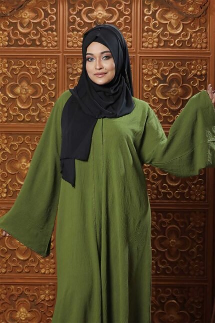Olive Green Color Borka – Stone Work is a sophisticated and elegant modest wear piece. Crafted in rich olive green, this borka features intricate stone embellishments that add a stylish and refined touch. Perfect for special occasions, Islamic gatherings, and festive events, it blends modesty, elegance, and high-quality craftsmanship.